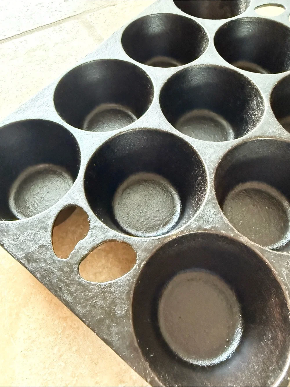 Griswold no. 10 Look Alike Cast Iron Vintage Popover Pan Muffin 11 Count